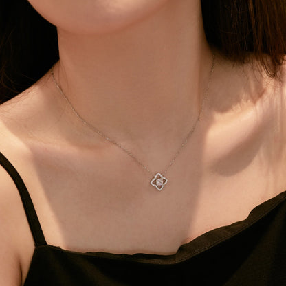 [Kincade Jewelry] Collier exquis en forme de fleur taille princesse