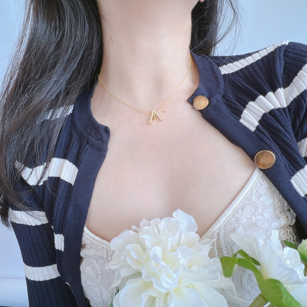 [Kincade Jewelrys] Collier scintillant en forme de « A »