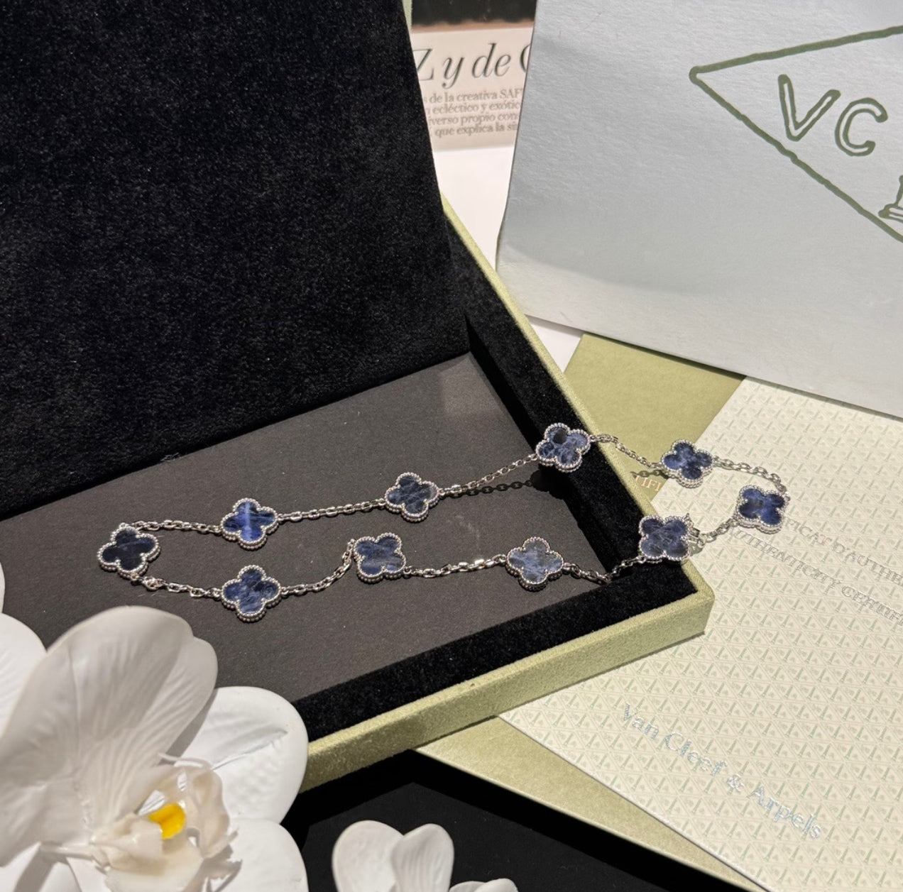 [Kincade Jewelrys] COLLIER À PIERRES BIDE À 10 MOTIFS DE TRÈFLE