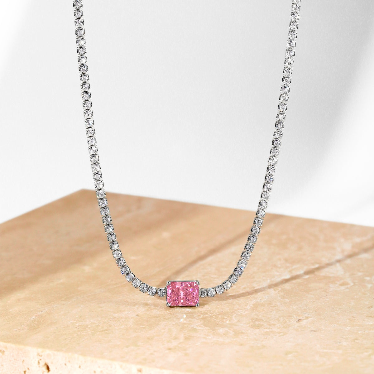 [Kincade Jewelrys] Collier orné d'une émeraude taille 2,0 carats