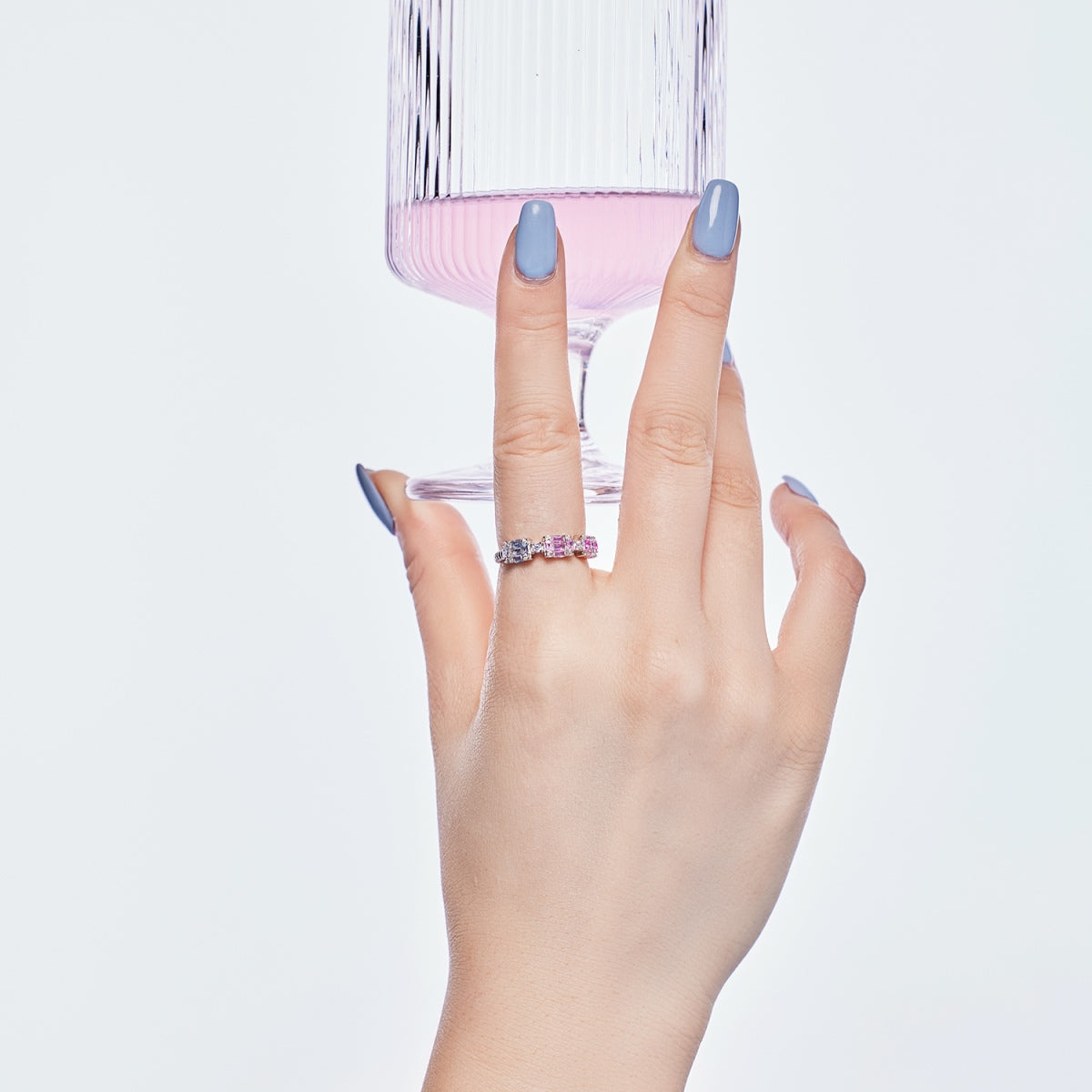 [Kincade Jewelrys] Bague de fête unique et colorée en émeraude taillée