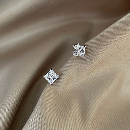 [Kincade Jewelrys] Boucles d'oreilles délicates de forme carrée