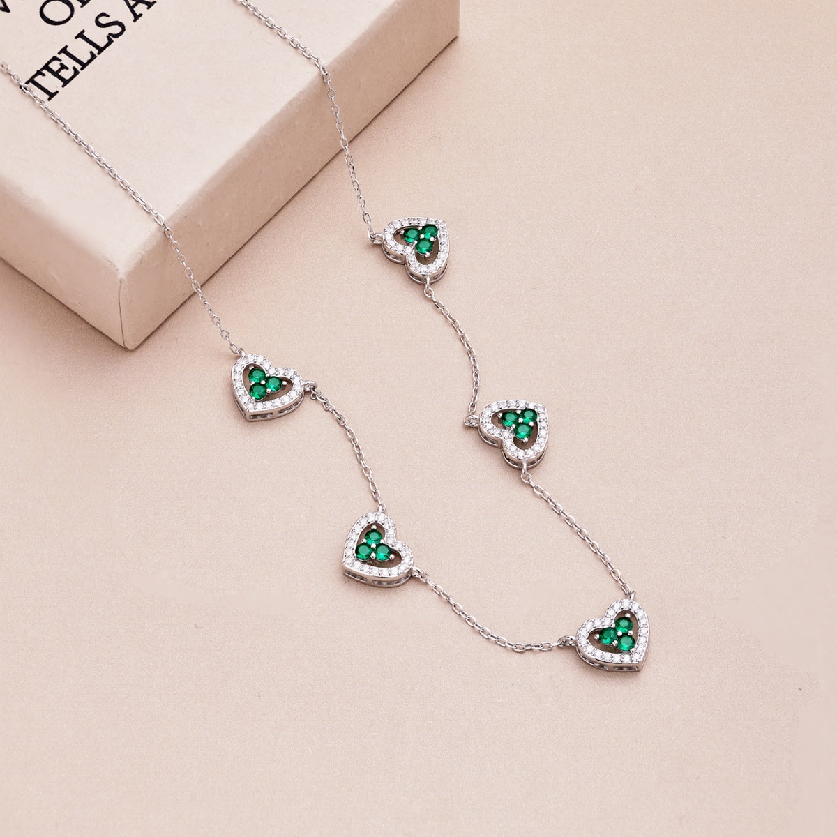 [Kincade Jewelrys] Collier scintillant à cinq cœurs