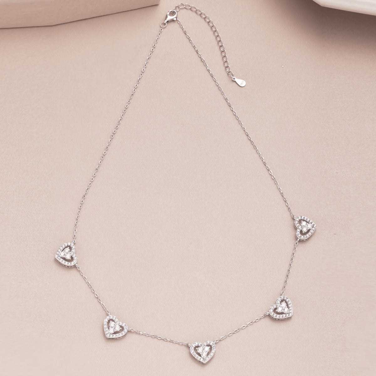 [Kincade Jewelrys] Collier scintillant à cinq cœurs