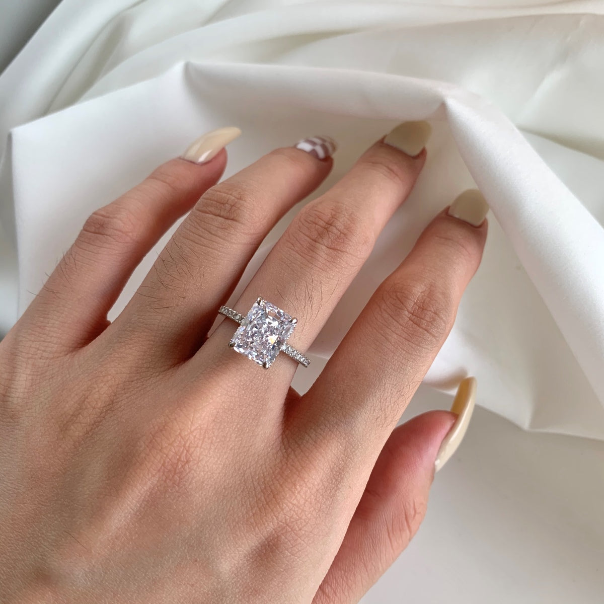 [Kincade Jewelry] Bague de fiançailles luxueuse de 4,0 carats