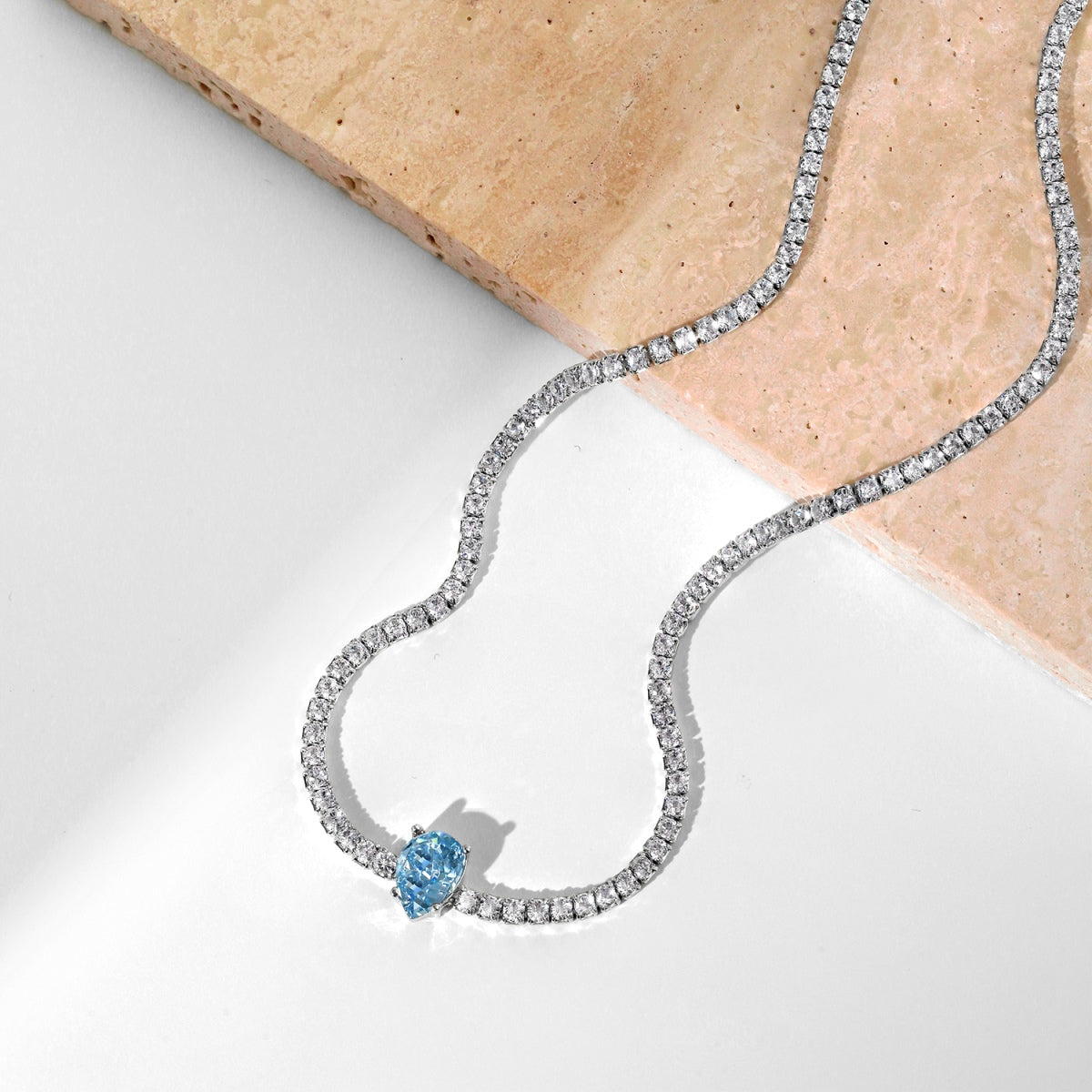 [Kincade Jewelrys] Collier tennis unique taille poire de 1,0 carat