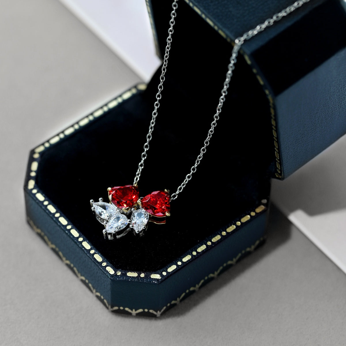 [Kincade Jewelrys] Collier délicat en forme de cœur rouge