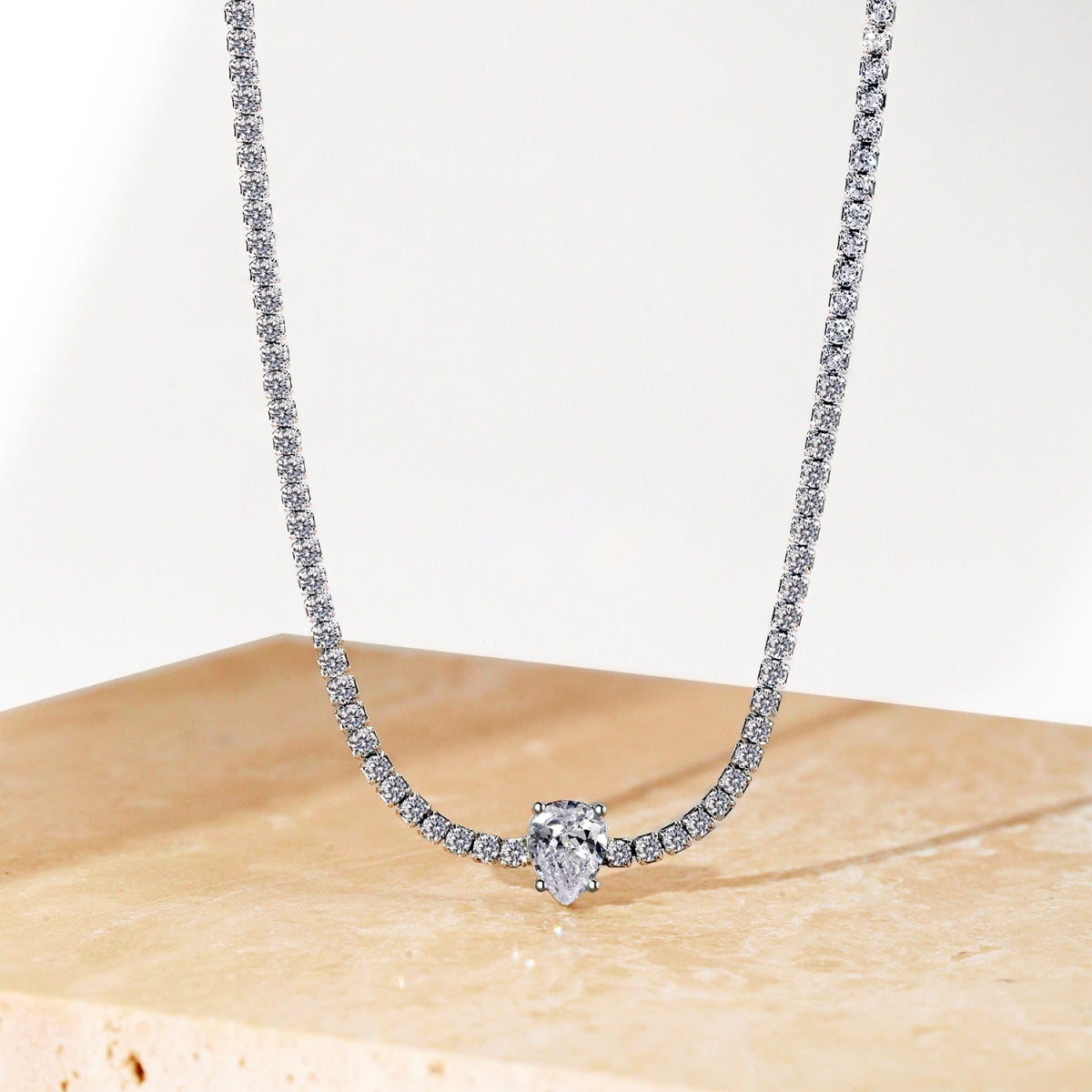 [Kincade Jewelrys] Collier tennis unique taille poire de 1,0 carat