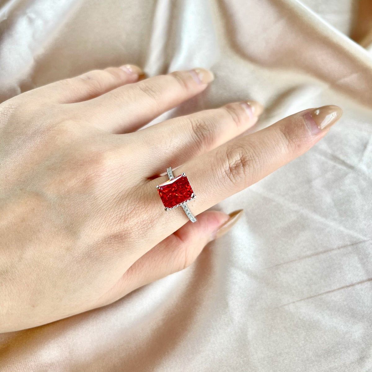 [Kincade Jewelry] Bague de fiançailles luxueuse de 4,0 carats
