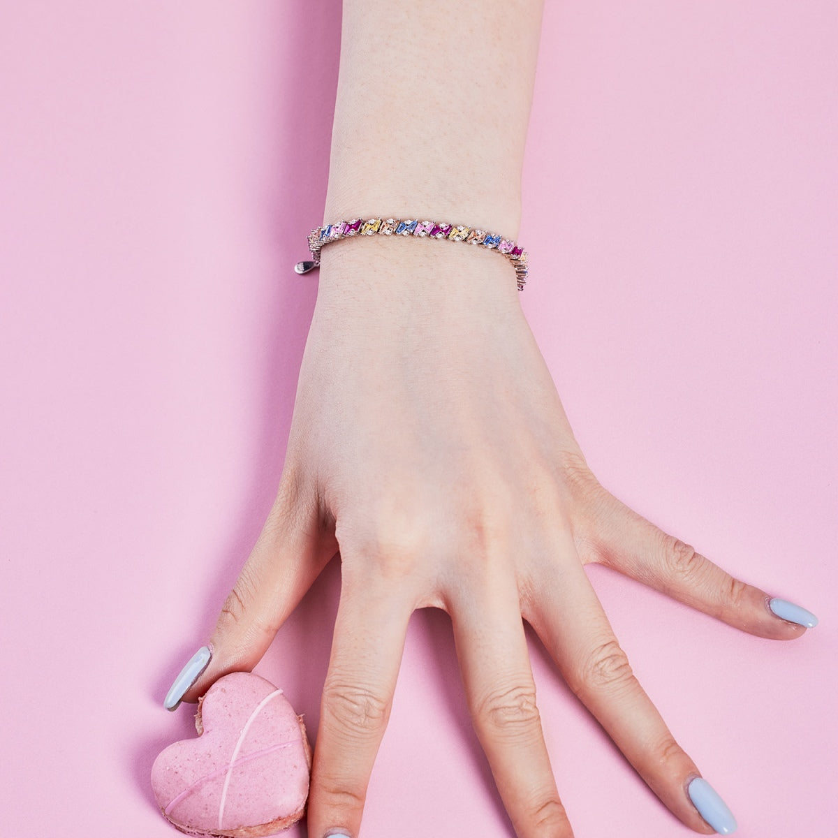 [Kincade Jewelrys] Bracelet de fête multi-coupes orné et scintillant