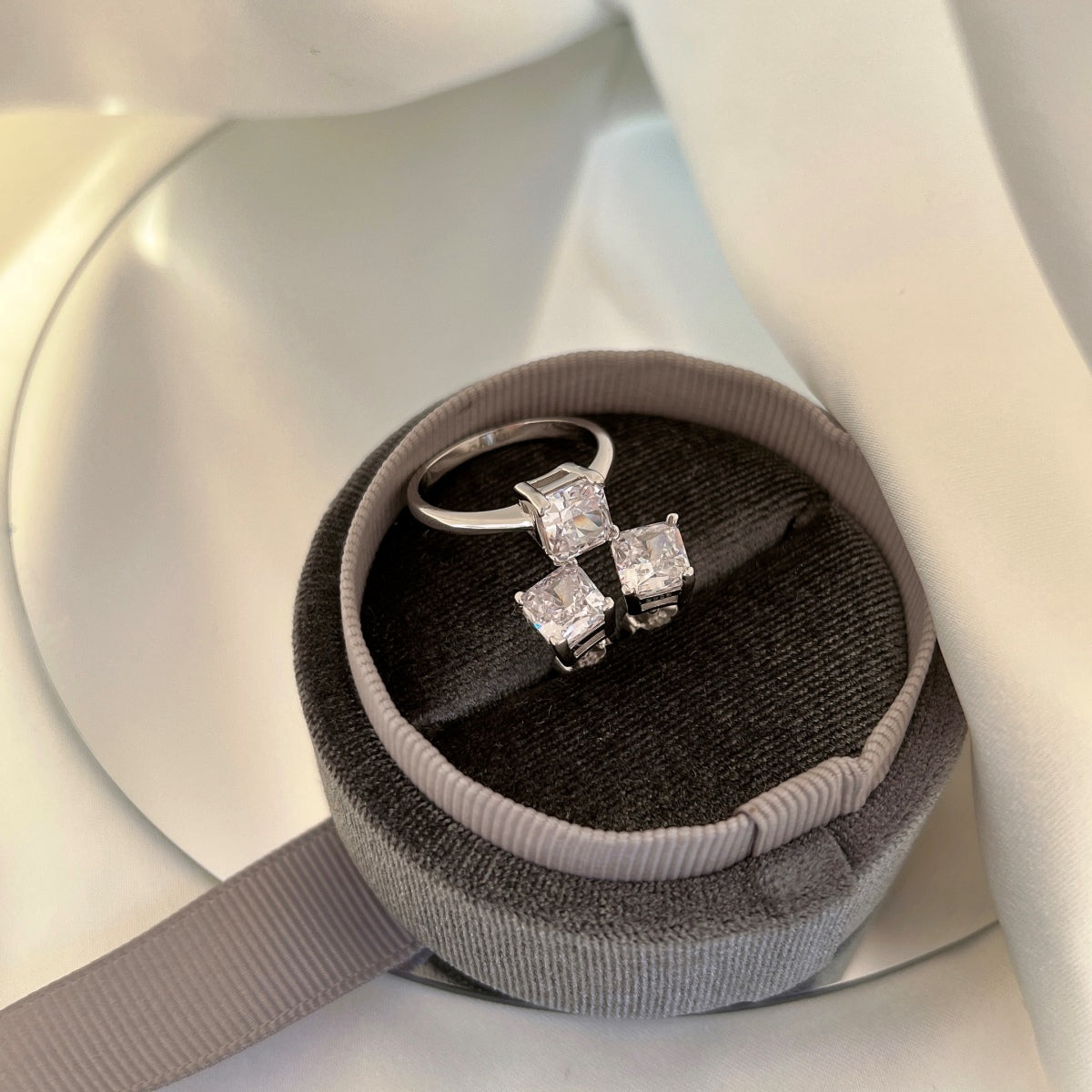 [Kincade Jewelry] Boucles d'oreilles de mariage taille princesse radiante de 1,0 carat