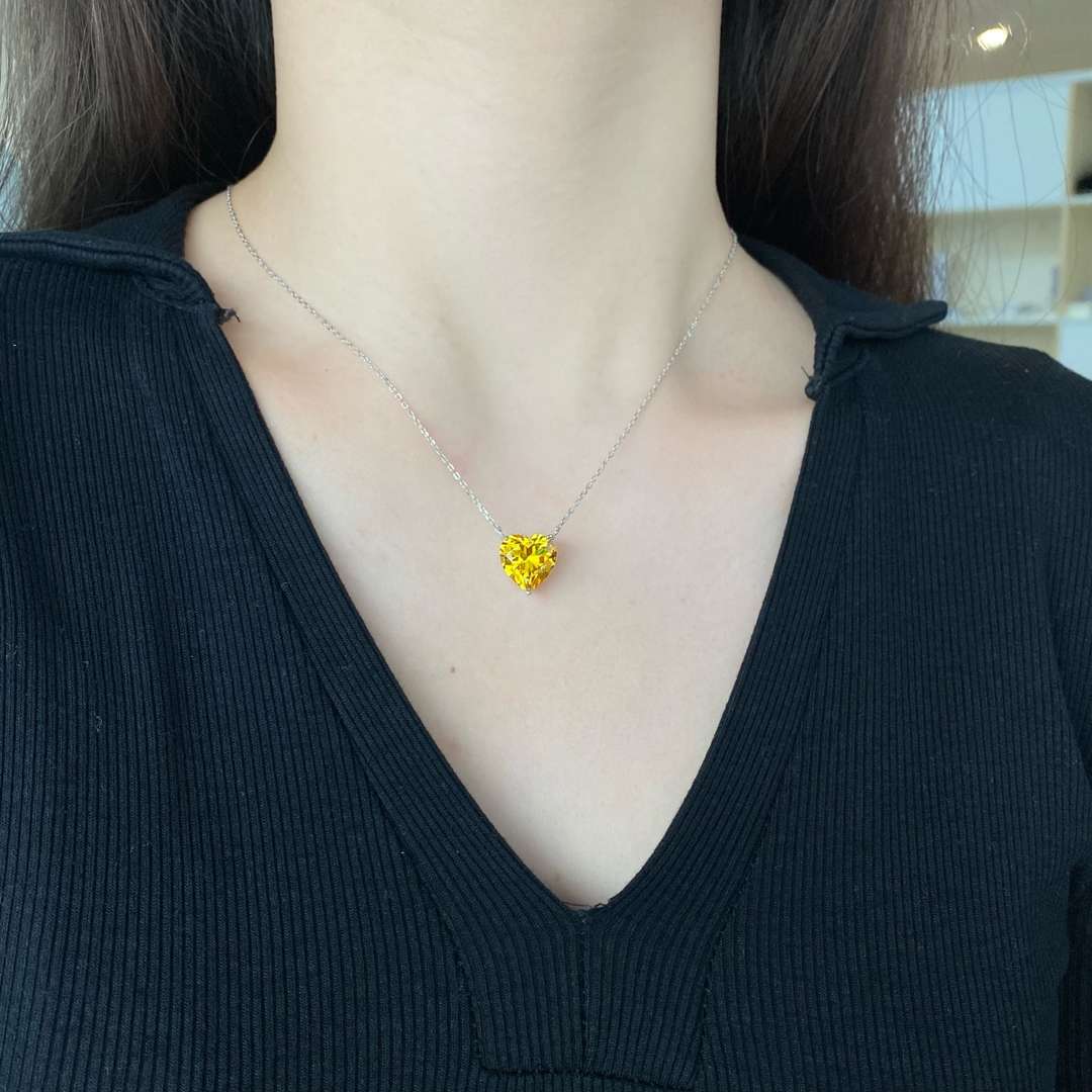 [Kincade Jewelrys] Collier en forme de cœur rayonnant de 6,0 carats