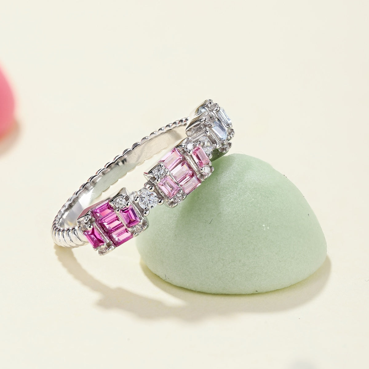 [Kincade Jewelrys] Bague de fête unique et colorée en émeraude taillée