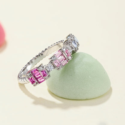 [Kincade Jewelrys] Bague de fête unique et colorée en émeraude taillée