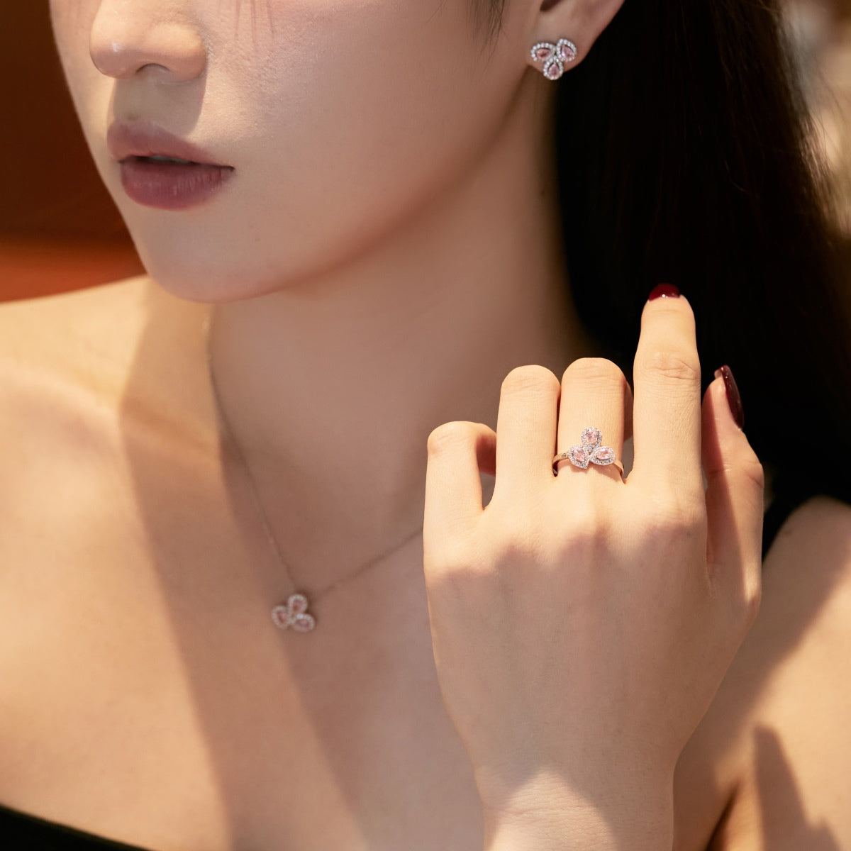 [Kincade Jewelrys] Collier élégant en forme de fleur et taille poire