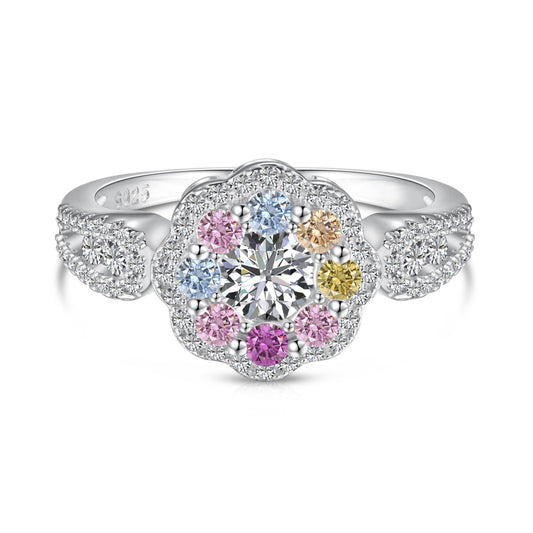 [Kincade Jewelrys] Anillo de bodas con delicados y coloridos detalles en forma de flor tallada en forma redonda