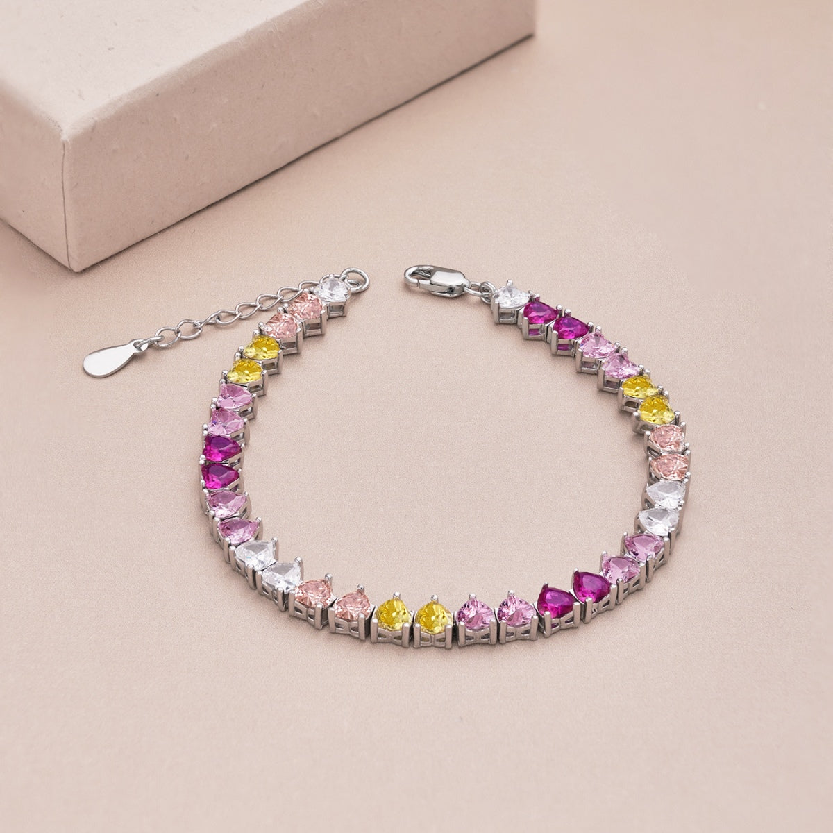 [Kincade Jewelrys] Bracelet romantique luxueux en forme de cœur coloré