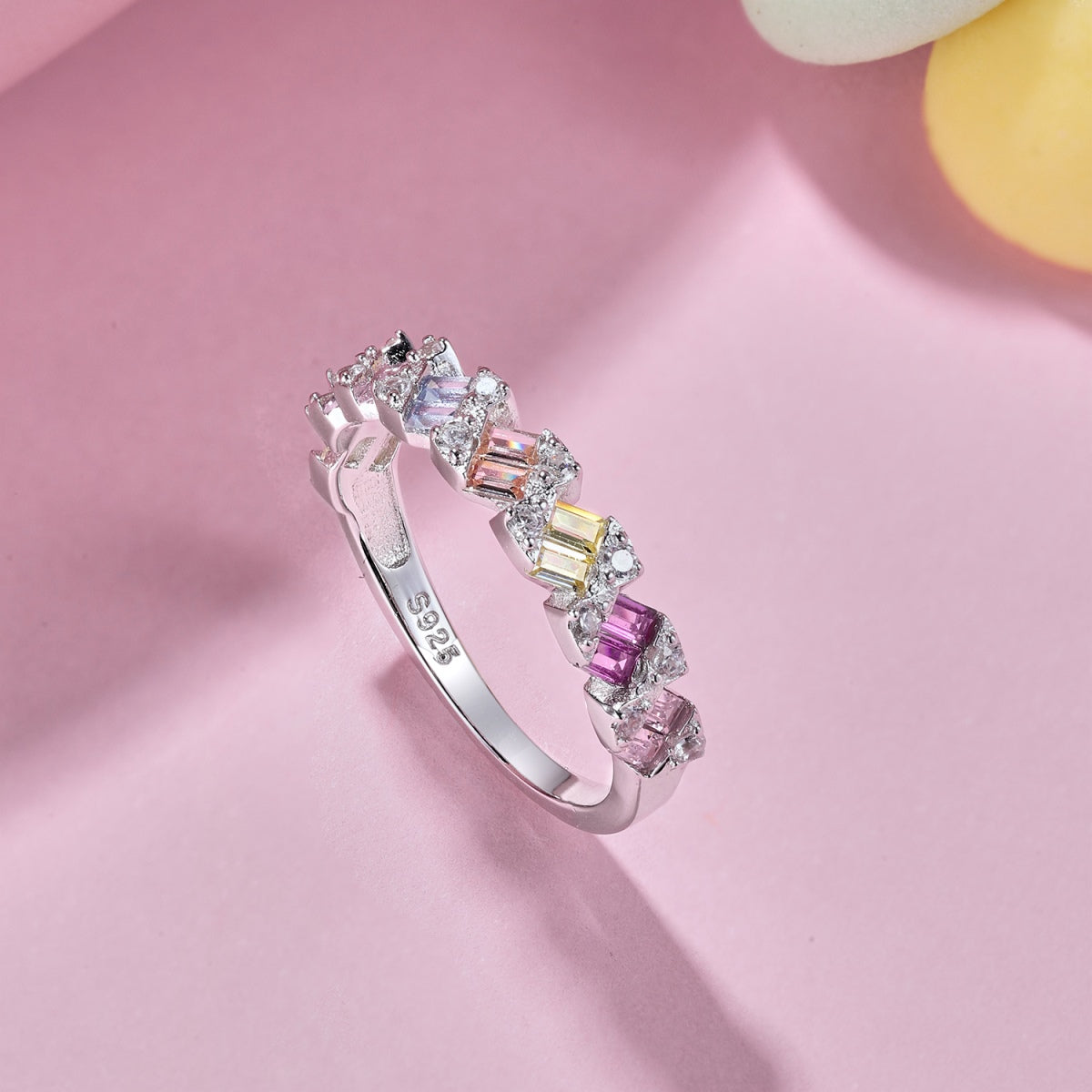 [Kincade Jewelrys] Bague quotidienne délicate et vibrante taille émeraude