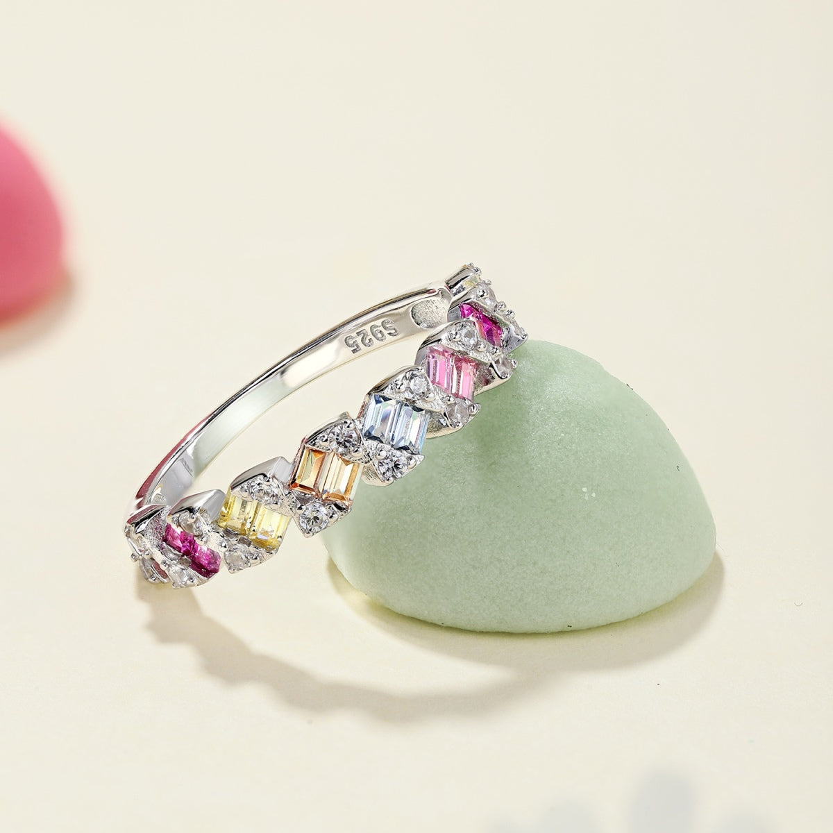 [Kincade Jewelrys] Bague quotidienne délicate et vibrante taille émeraude