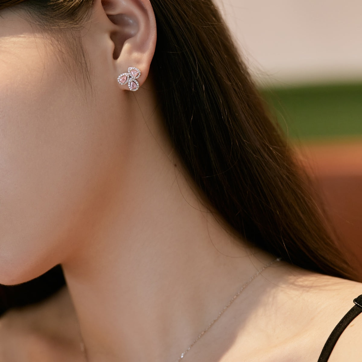 [Kincade Jewelry] Boucles d'oreilles ornées en forme de fleur et de poire