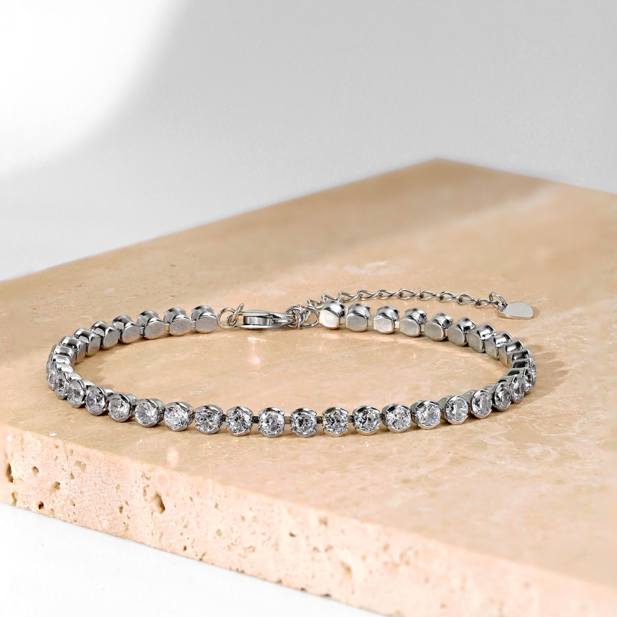 [Kincade Jewelrys] Bracelet rond scintillant et orné pour tous les jours