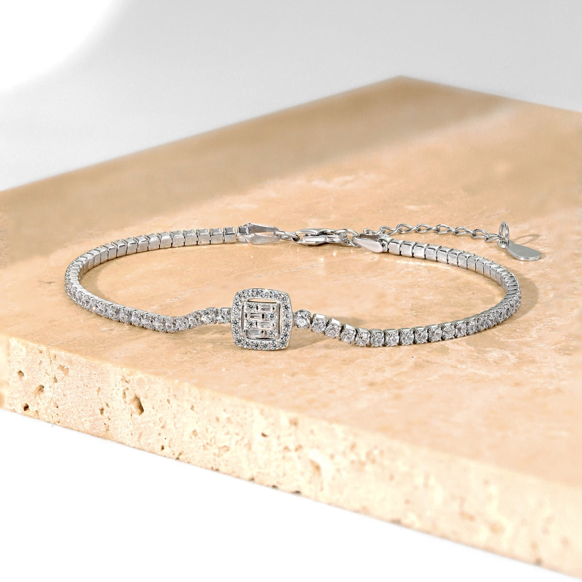 [Kincade Jewelry] Bracelet de banquet luxueux et éblouissant de forme carrée