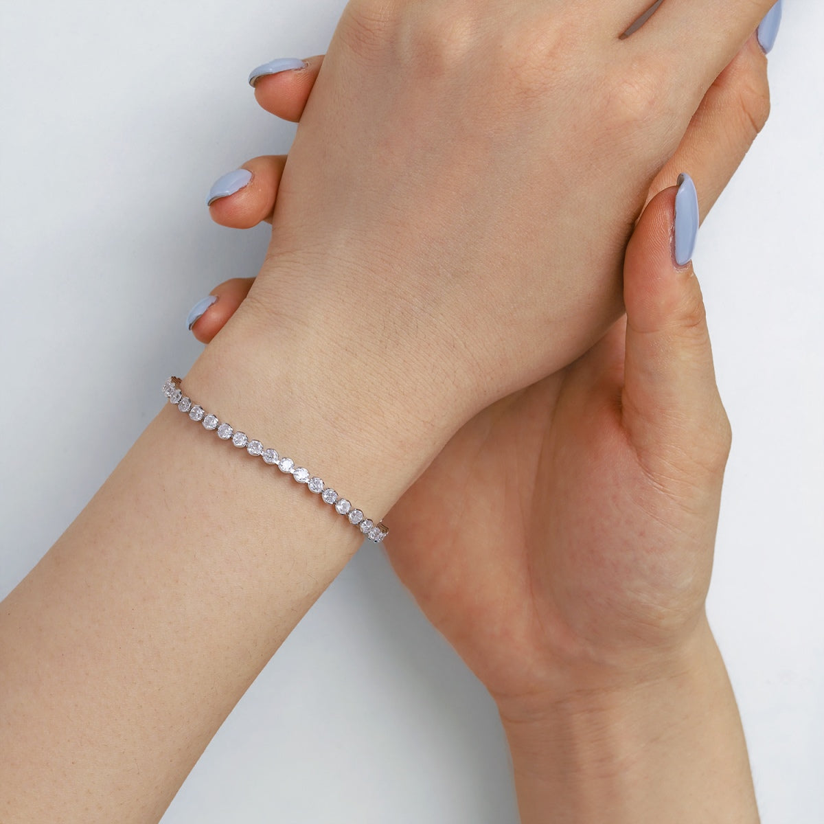 [Kincade Jewelrys] Bracelet rond scintillant et orné pour tous les jours