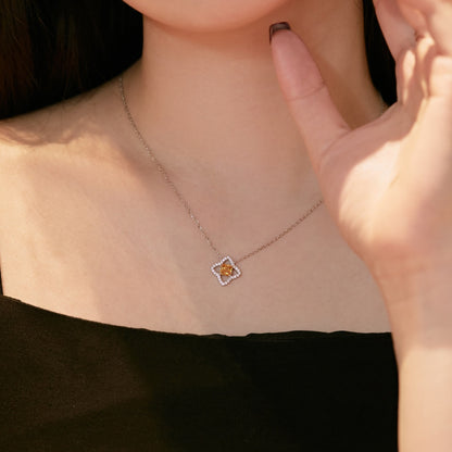 [Kincade Jewelry] Collier exquis en forme de fleur taille princesse