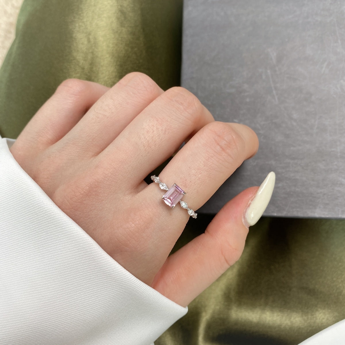 [Kincade Jewelry] Bague quotidienne délicate et resplendissante de 1,0 carat