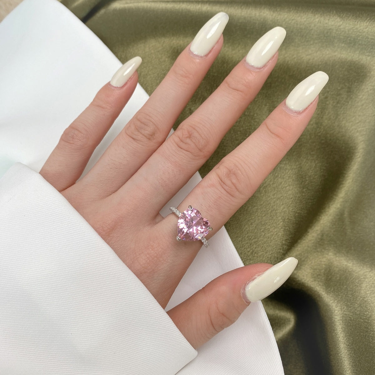 [Kincade Jewelry] Bague romantique scintillante de 6,0 carats en forme de cœur