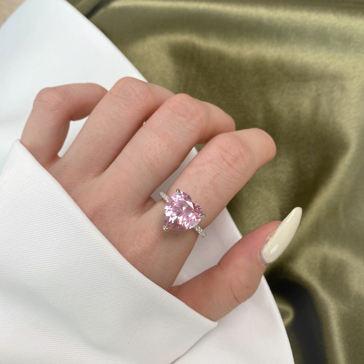 [Kincade Jewelry] Bague romantique scintillante de 6,0 carats en forme de cœur