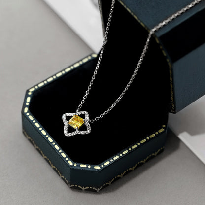 [Kincade Jewelry] Collier exquis en forme de fleur taille princesse