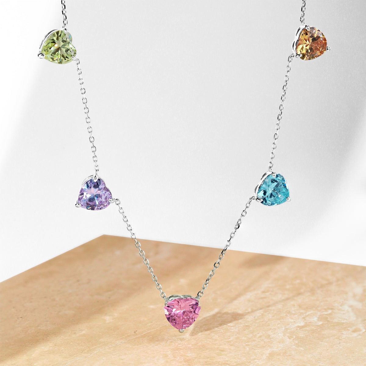 [Kincade Jewelrys] Collier scintillant en forme de cœur coloré