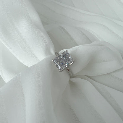 [Kincade Jewelry] Bague de banquet ornée de 4,0 carats, taille radiand enchanteresse
