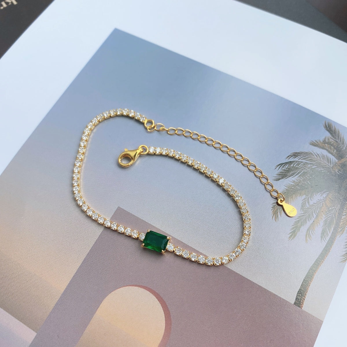 [Kincade Jewelry] Bracelet de banquet unique taille émeraude de 1,0 carat