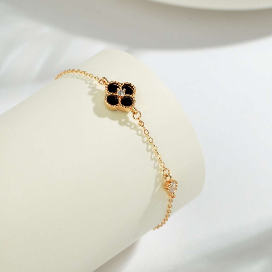 [Kincade Jewelrys] Bracelet délicat en trèfle à quatre feuilles