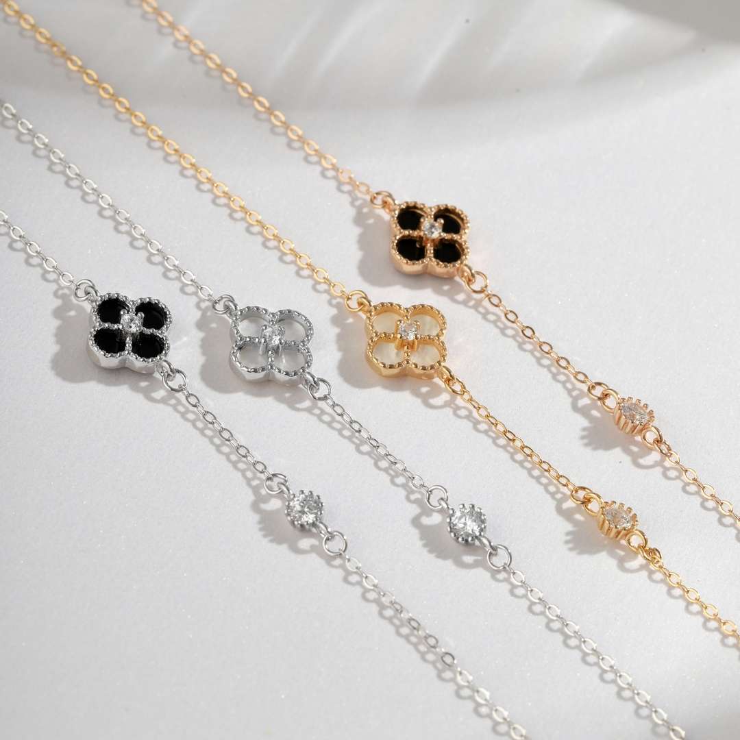 [Kincade Jewelrys] Bracelet délicat en trèfle à quatre feuilles