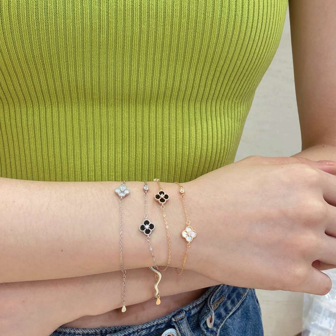 [Kincade Jewelrys] Bracelet délicat en trèfle à quatre feuilles