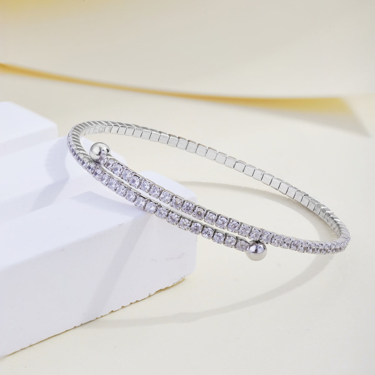 [Kincade Jewelrys] Bracelet tendance rond avec rangée de diamants