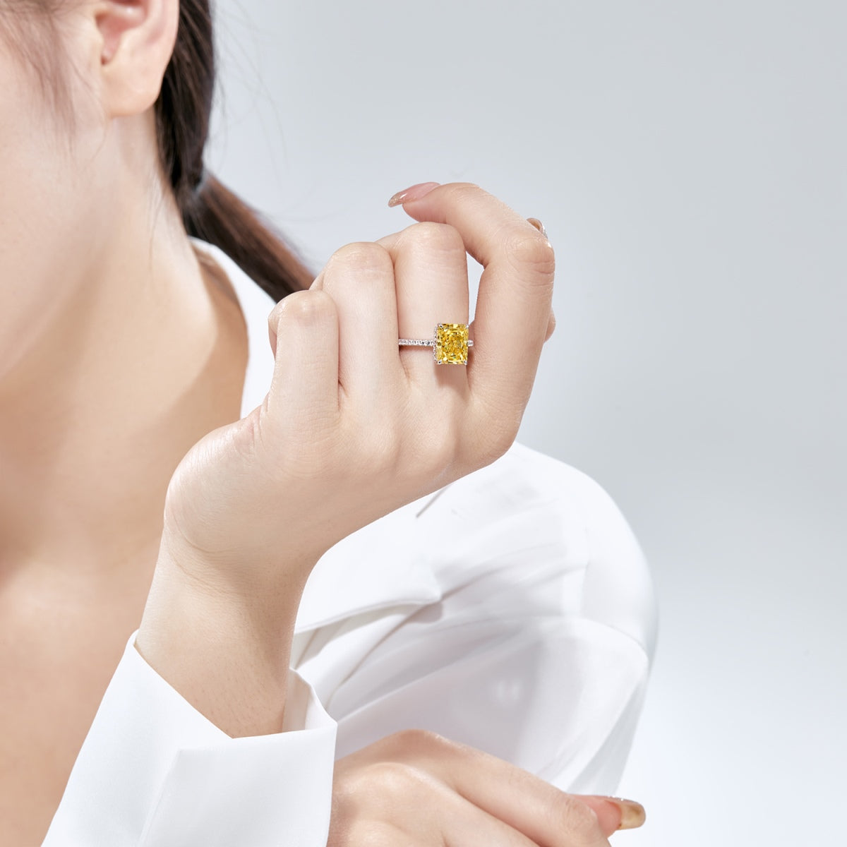 [Kincade Jewelry] Bague de fiançailles luxueuse de 4,0 carats
