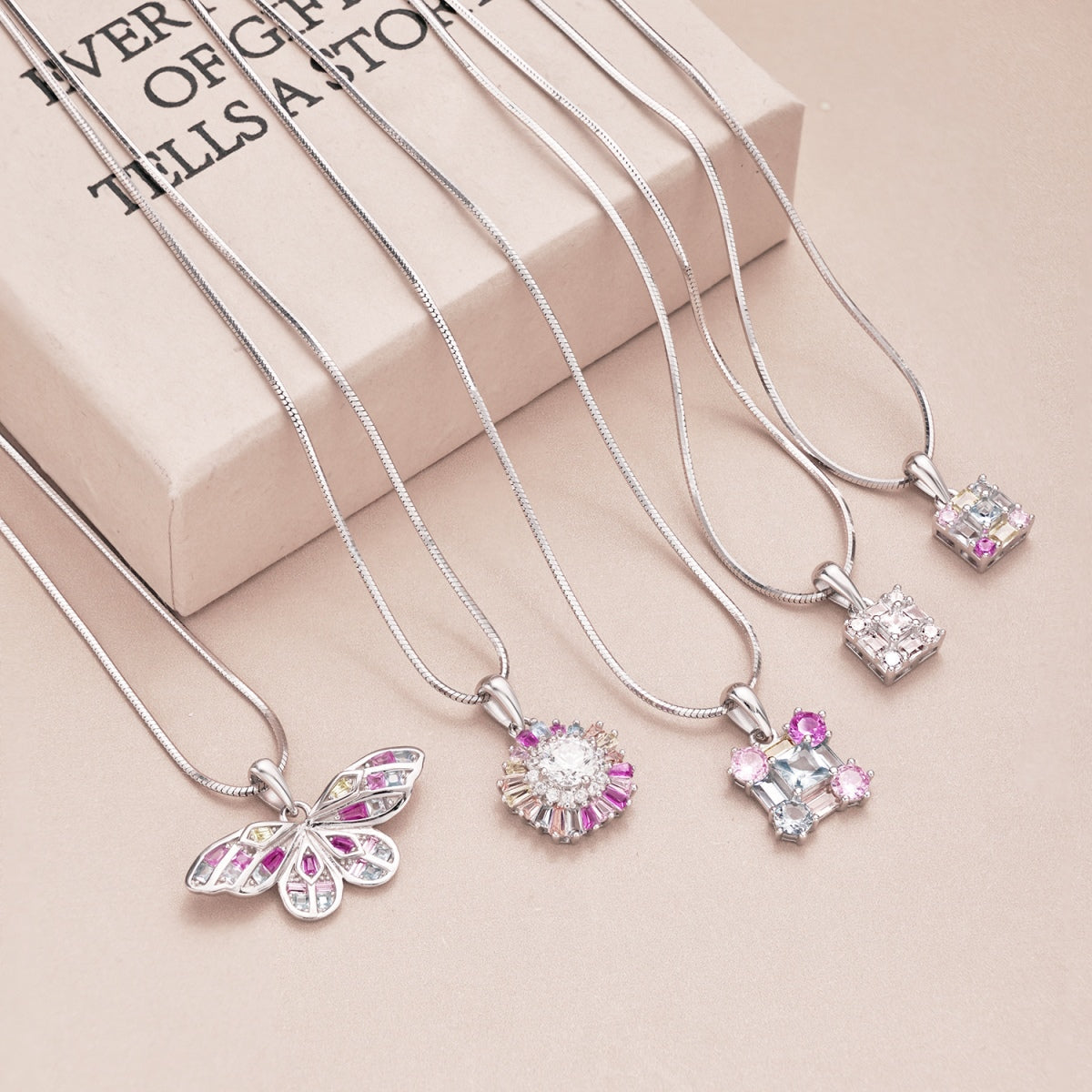 [Kincade Jewelrys] Charmant collier de fleurs colorées
