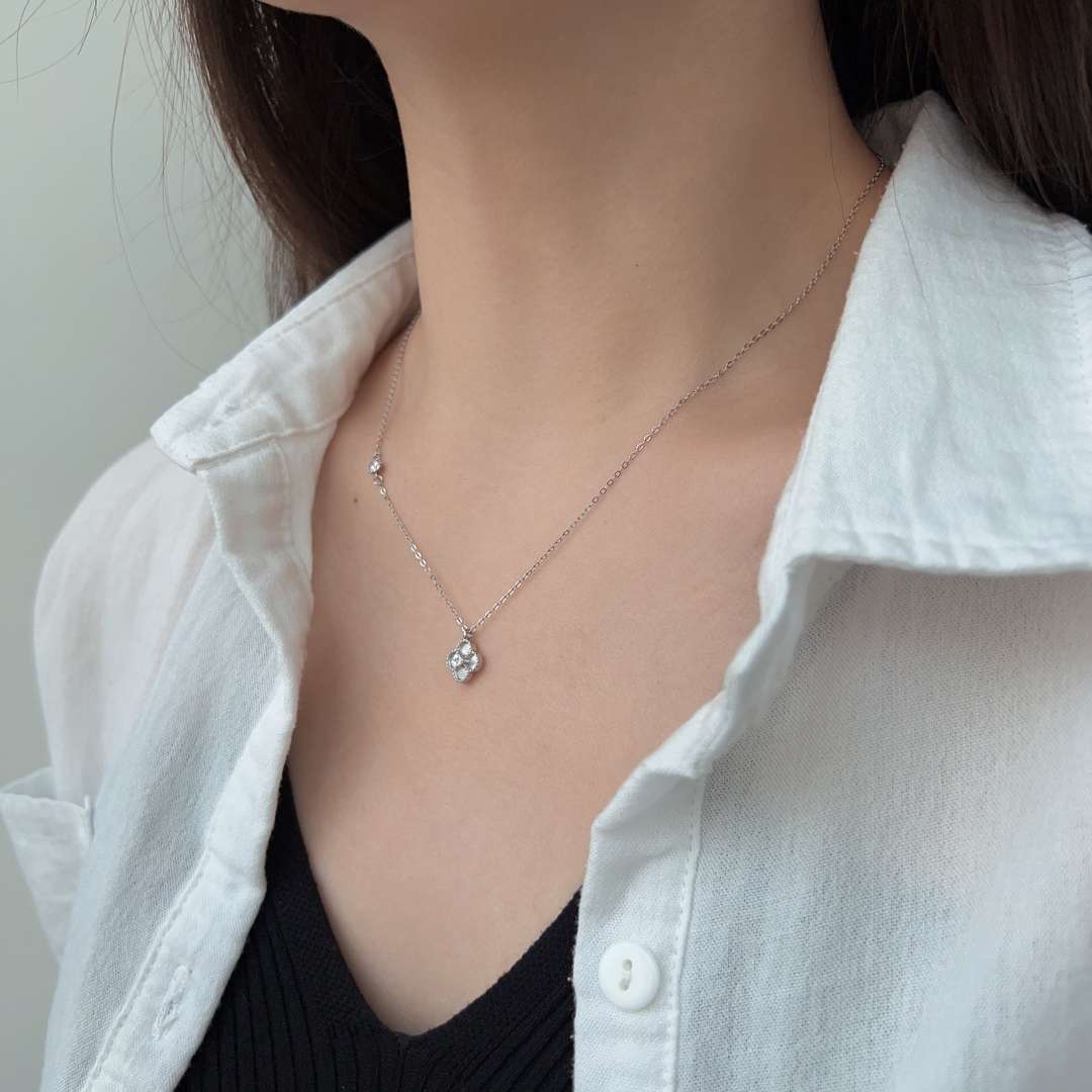 [Kincade Jewelrys] Collier délicat en forme de fleur