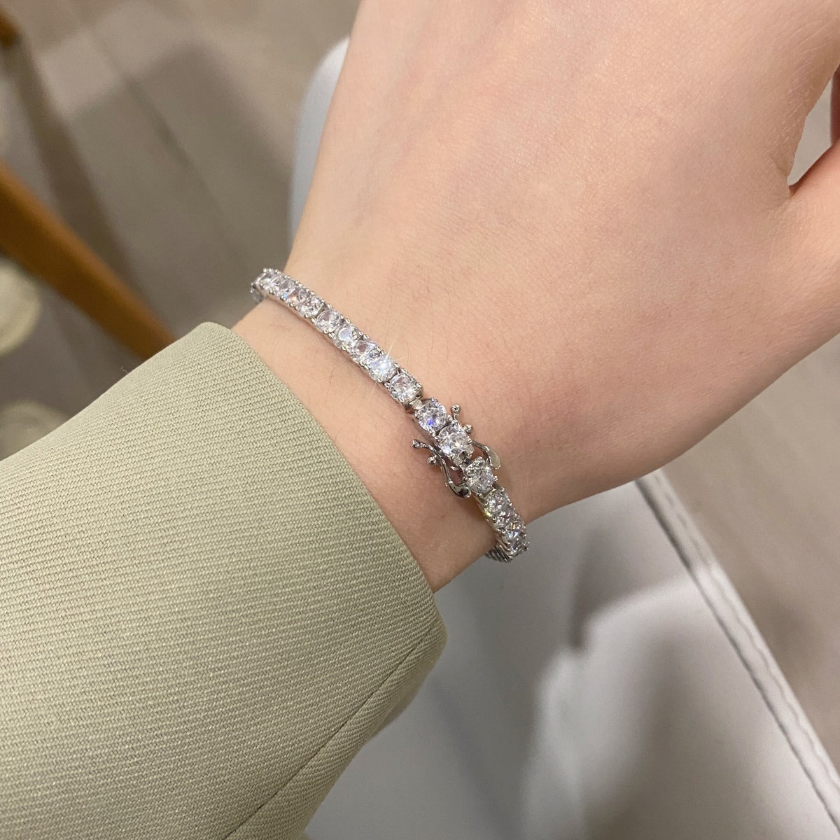 [Kincade Jewelry] Bracelet tennis luxueux à coupe ronde ornée