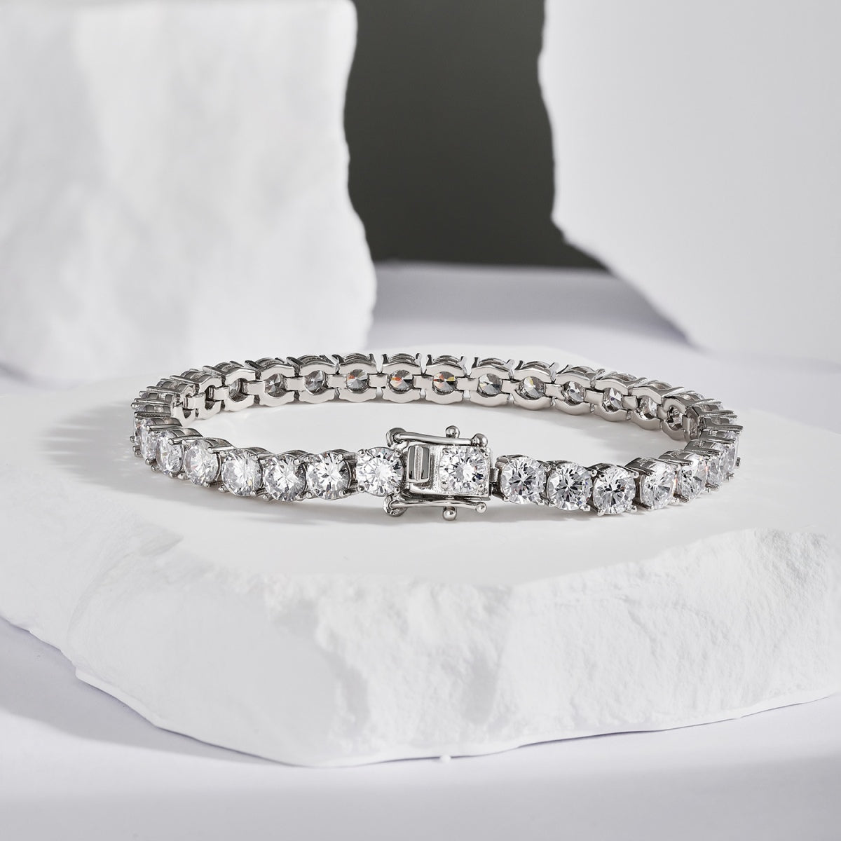 [Kincade Jewelrys] Bracelet de mariage rond orné et scintillant