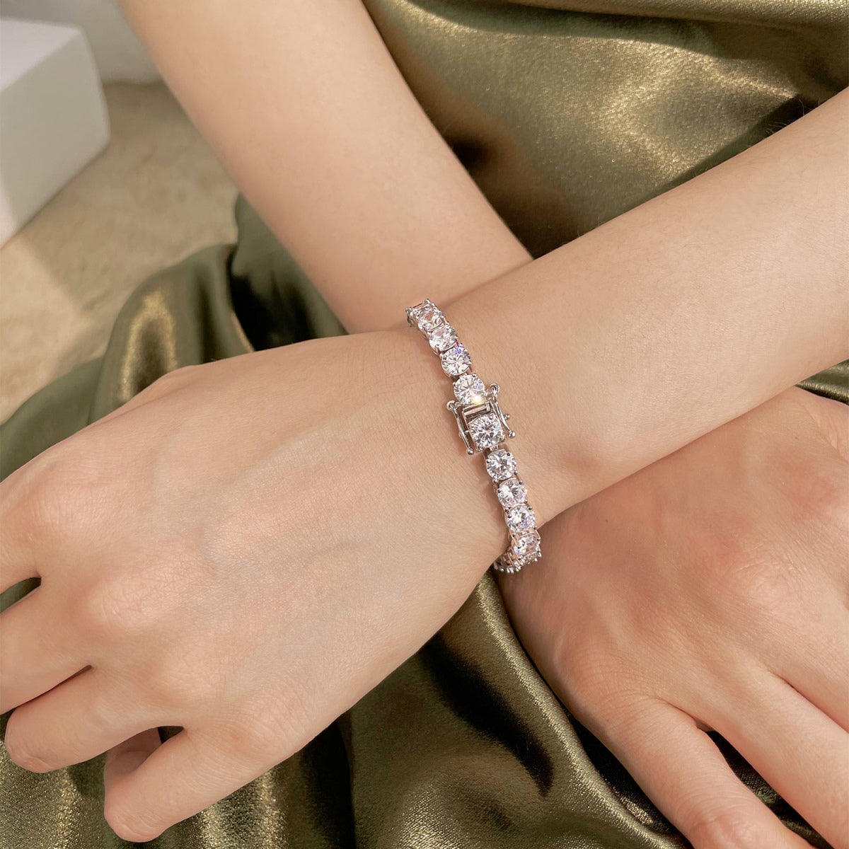 [Kincade Jewelrys]0.75 Carat Dazzling Round Cut Wedding Bracelet