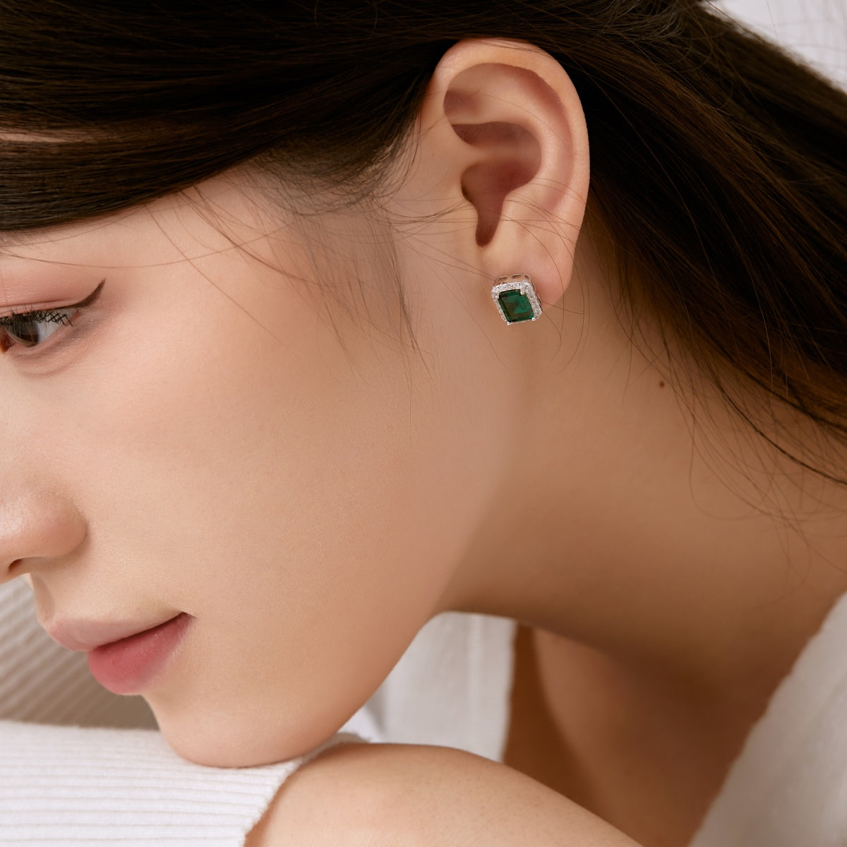 [Kincade Jewelry] Boucles d'oreilles de banquet luxueuses et délicates en taille émeraude