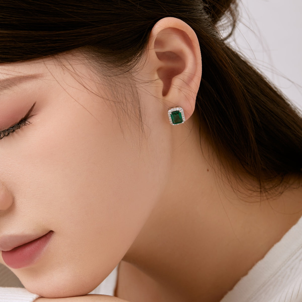 [Kincade Jewelry] Boucles d'oreilles de banquet luxueuses et délicates en taille émeraude