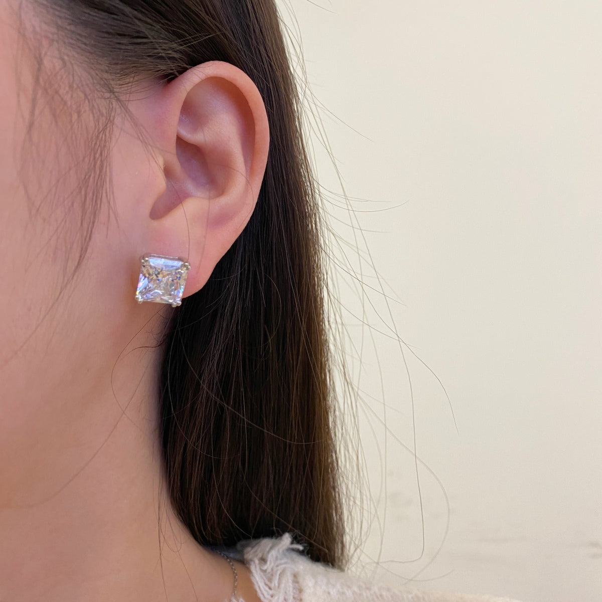 [Kincade Jewelrys] Boucles d'oreilles délicates de forme carrée