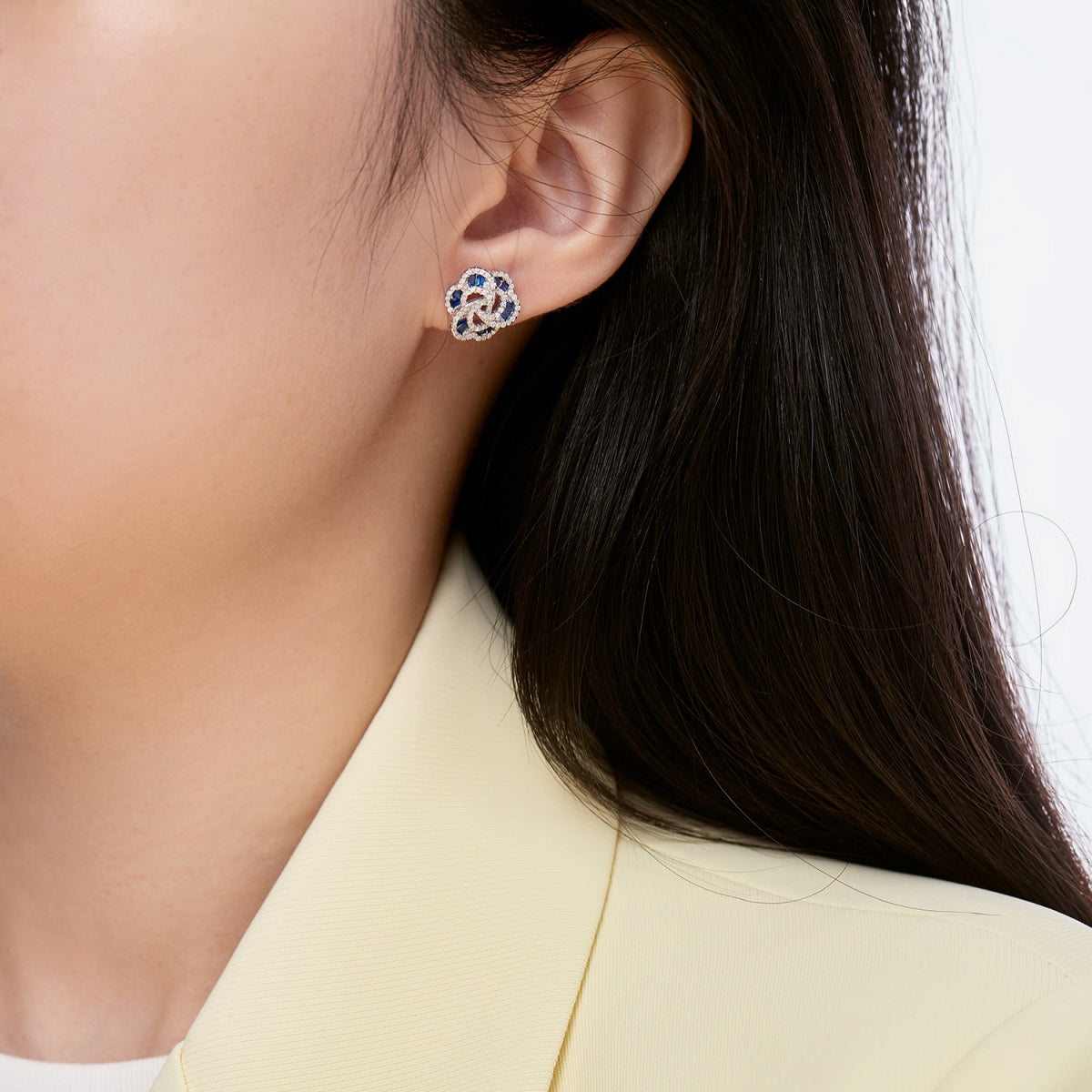 [Kincade Jewelry] Boucles d'oreilles exquises en forme de fleur pour un usage quotidien
