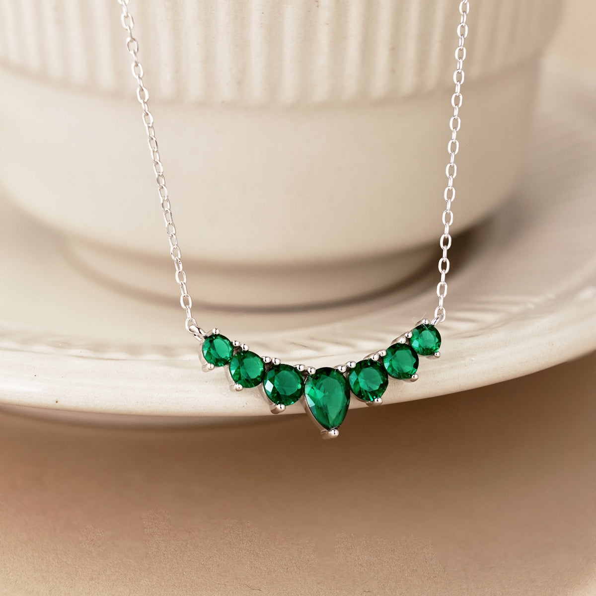 [Kincade Jewelrys] Collier délicat en forme de cœur coloré